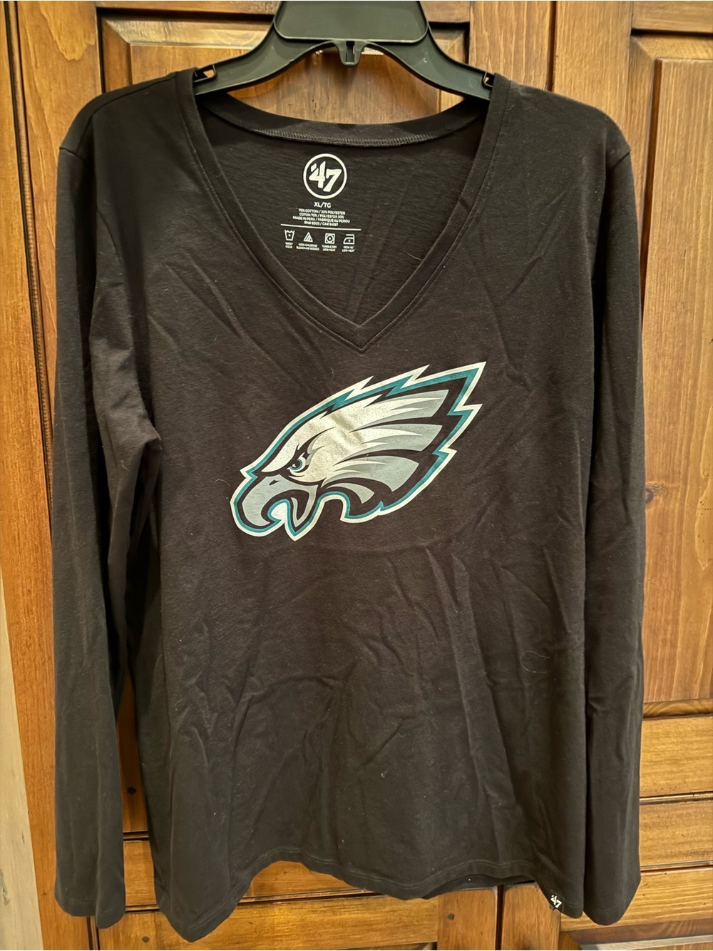 ‘47 Ladies XL Philadelphia Eagles Black Logo Long-Sleeve V-Neck Shirt NWOT